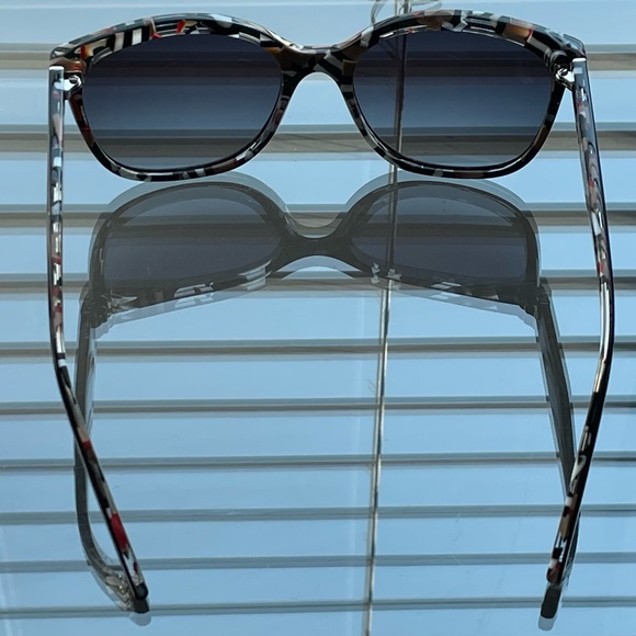 New Burberry Sunglasses - Picture 8 of 13